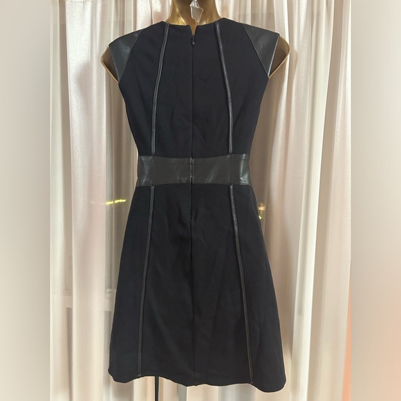 Perfect black dress - Picture 2 of 7